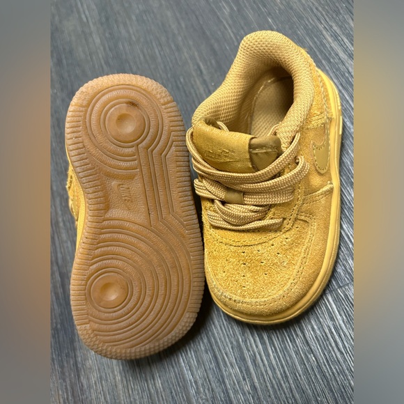 Wheat Gum Nike Toddler LV8 Light Brown Childs 5 - Picture 4 of 6